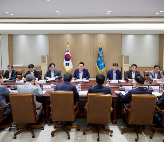 윤 대통령, ‘중동 사태 리스크 철저 점검…신속·효과적 대응’ 지시
