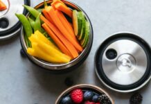 여름철 면역력 강화 음식 sliced fruits