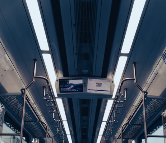 인천 2호선 출근시간대 열차 운행 간격 단축, 시민 불편 해소 기대 a long empty train car with no people on it