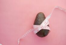 체중 감량과 운동 루틴: 식사와 운동의 시너지 효과 brown and white heart shaped hanging ornament