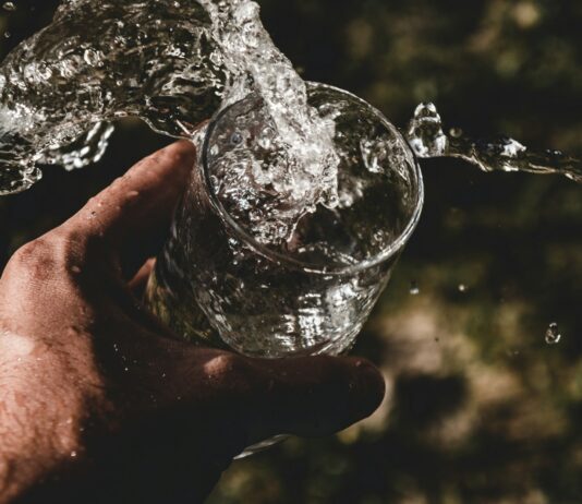 여름철 건강, 기온만큼 올라가는 주의사항! person holding drinking glass filled with water