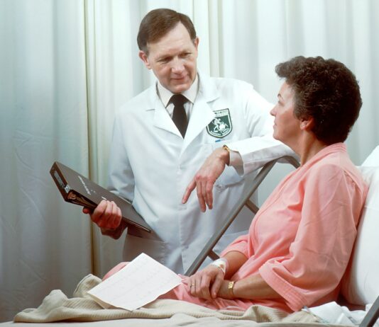 여성 건강관리, 일상을 바꾸는 작은 습관에서 시작된다 man in white button up shirt holding black tablet computer