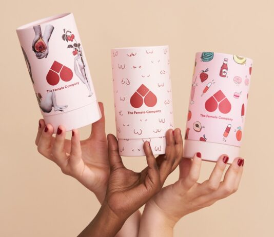 “생리 전후로 너무 예민해져요”… 혹시 ‘호르몬 불균형’은 아닐까? person holding white and pink heart and hearts playing cards