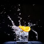 ‘마시기만 해도 건강해진다?’ 수분 섭취 트렌드와 실천 팁 splash of water in drinking glass with sliced lemon