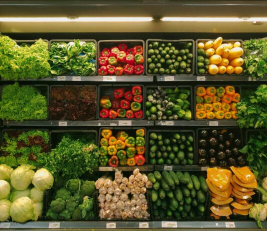 “나만의 건강 식단, 어떻게 시작할까? 요즘 뜨는 식단 트렌드와 쉬운 실천법” bunch of vegetables