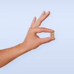 “내 몸에 맞는 영양, 내일을 위한 작은 변화…보충제 똑똑하게 활용하기” A person's hand with a ring on it