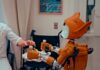 “AI로 똑똑해진 건강관리, 일상 속 작은 실천으로 내 몸 지키기” Man gives robot bottles on a tray